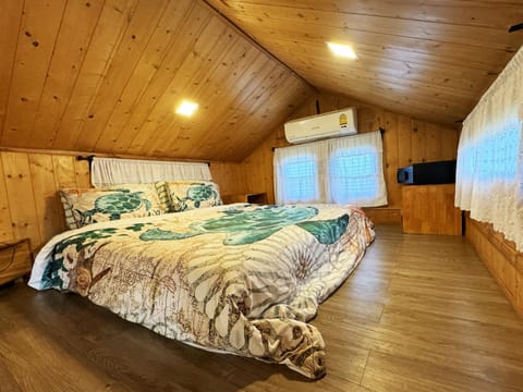 Bed, Photo of the whole room, Bedroom, air conditioner
