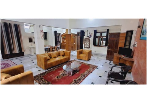 Communal lounge/ TV room, Living room, Seating area