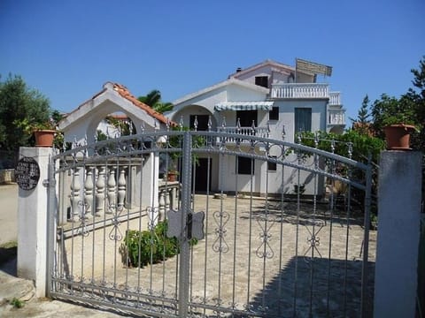 Property building, Area and facilities