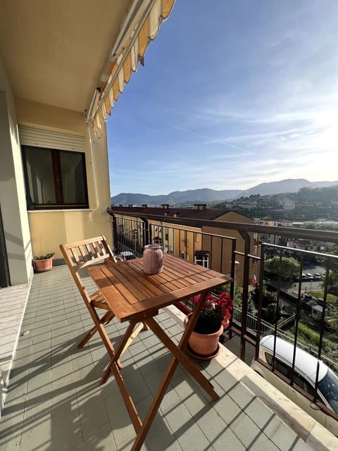 Natural landscape, Balcony/Terrace, Dining area