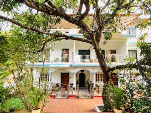 Property building, Patio, Spring, Day, Garden, View (from property/room), Balcony/Terrace, Garden view