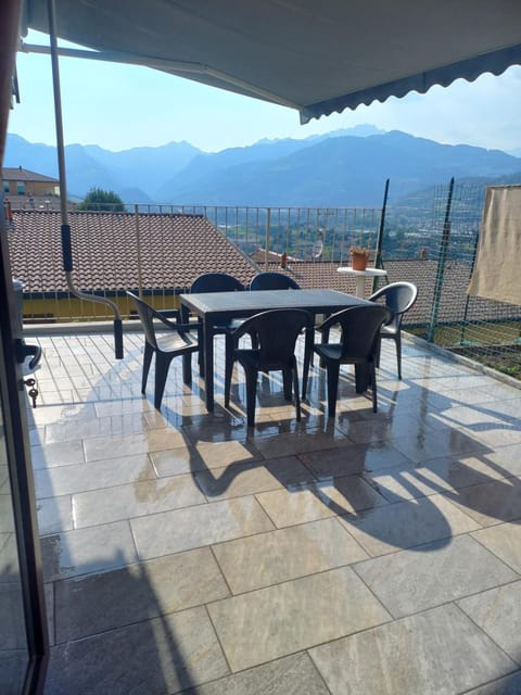 Natural landscape, Balcony/Terrace, Dining area, Mountain view