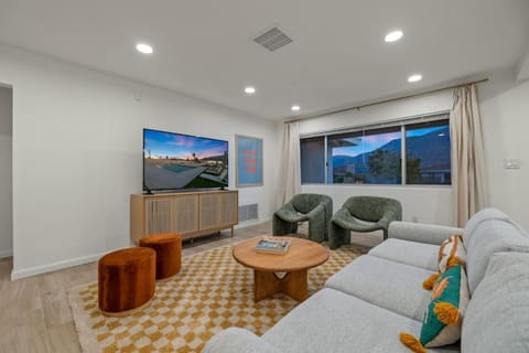 Sunview Paradise by Rather Be Properties House in Palm Springs