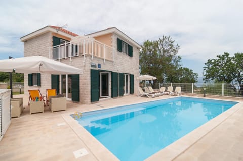 Patio, Balcony/Terrace, Seating area, Swimming pool, Swimming pool