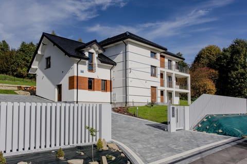 Property building, Day, Garden, Garden view