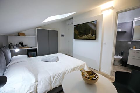 Bed, TV and multimedia, Bedroom, minibar