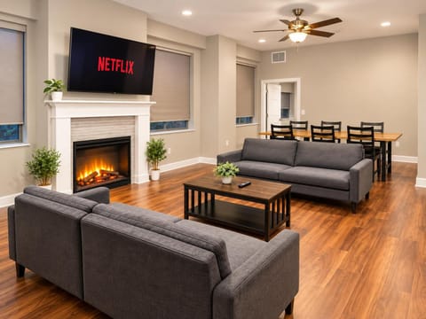 TV and multimedia, Living room, Dining area, fireplace