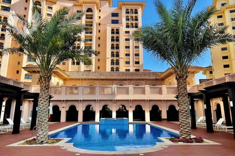 Pool view, Swimming pool, sunbed