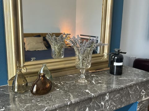 Bedroom, fireplace