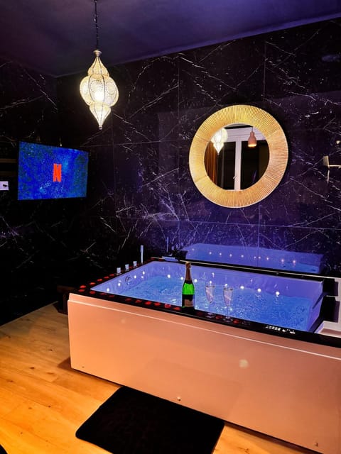Hot Tub, TV and multimedia, Bath