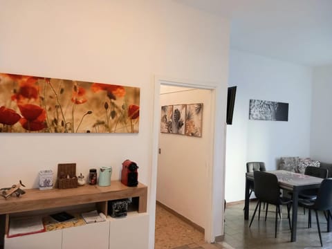 Coffee/tea facilities, Dining area