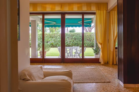 Living room, Garden view