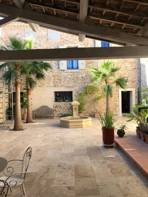 Property building, Patio, Day, Balcony/Terrace, Inner courtyard view