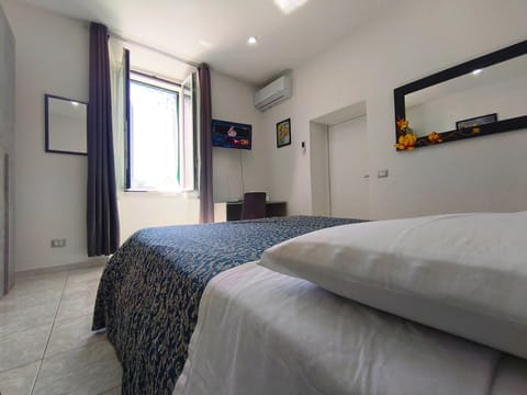 Bed, TV and multimedia, Bedroom, wardrobe