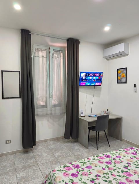 Bed, TV and multimedia, Bedroom, air conditioner