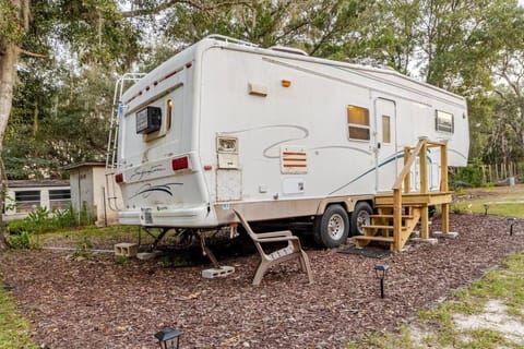 Half Moon Lake Retreat House in Florida