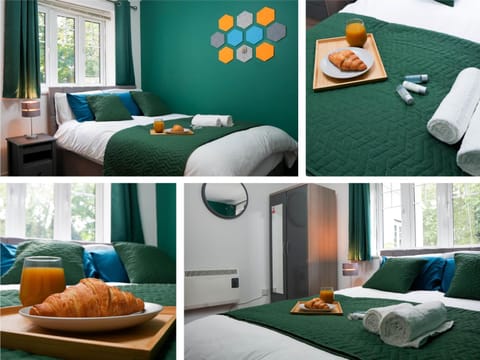 Bed, Photo of the whole room, Bedroom, towels