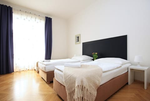 Day, Photo of the whole room