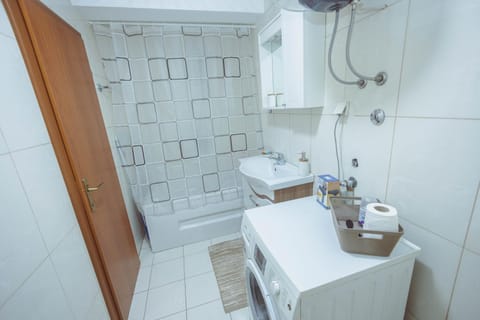 Shower, Toilet, Bathroom, Bath