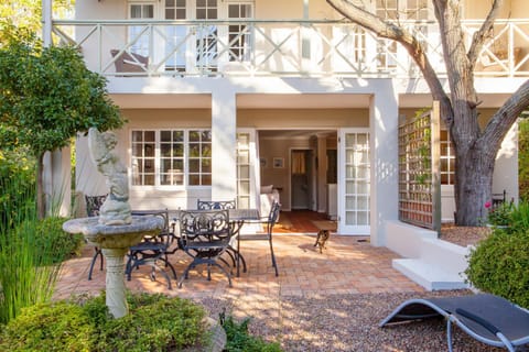 Facade/entrance, Balcony/Terrace