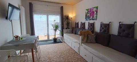 TV and multimedia, Living room, Photo of the whole room, Bedroom
