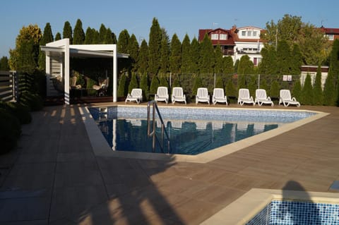 Pool view, Swimming pool, sunbed