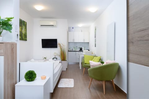 TV and multimedia, Living room, air conditioner