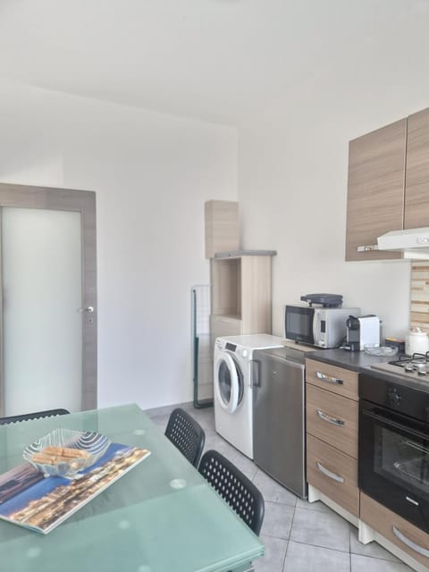 Kitchen or kitchenette, Dining area, oven, stove, toaster, washing machine