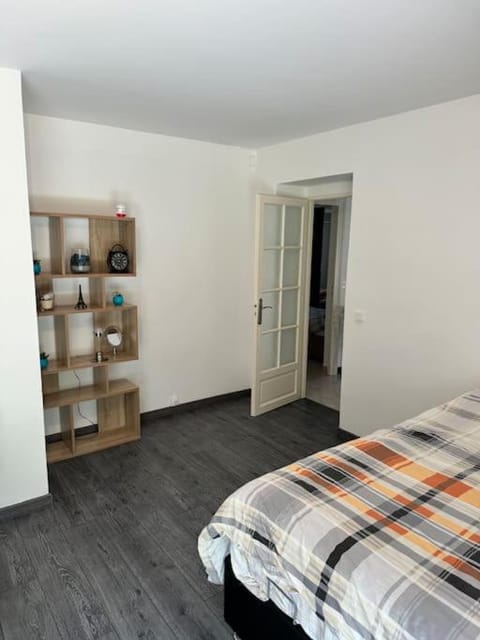 Bed, Photo of the whole room, Bedroom, wardrobe