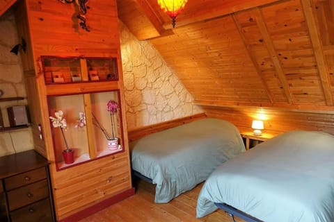 Maison au calme dans village fleuri - Jardin clos House in Locmaria