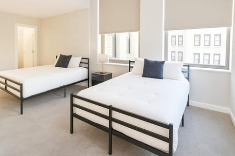 Spacious Downtown Sq Stadium, Casino, R&R HoF Apartment in Cleveland Heights