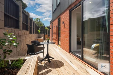 Sensational Seaview Home House in Auckland