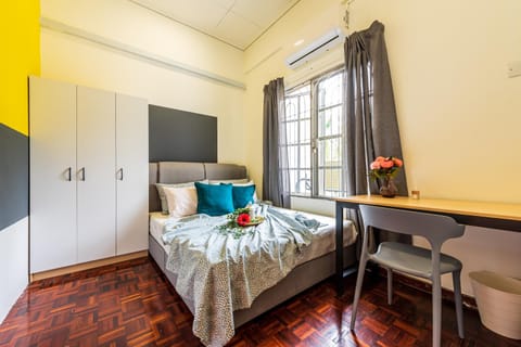Bed, Photo of the whole room, Bedroom, towels, wardrobe