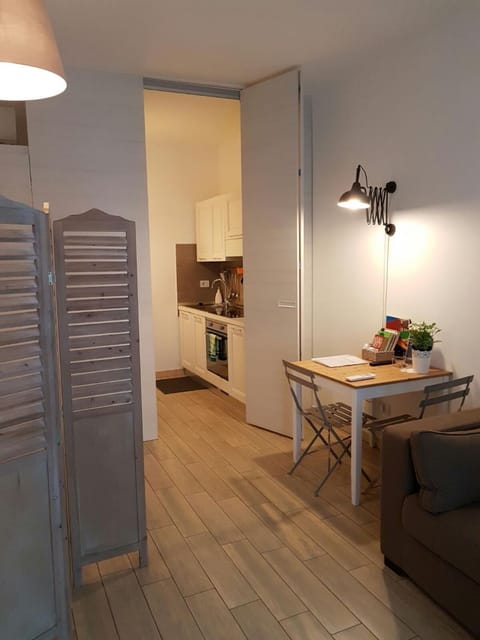 Kitchen or kitchenette, Living room, Seating area, Dining area, Bedroom