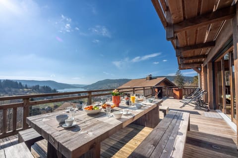 Patio, Natural landscape, BBQ facilities, View (from property/room), Balcony/Terrace, Dining area, Lake view