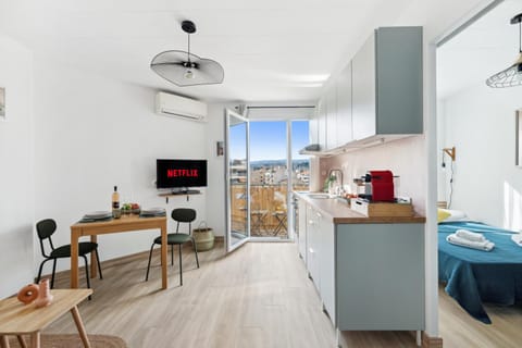 Kitchen or kitchenette, Living room, Dining area, air conditioner