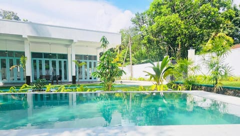 Garden, Swimming pool