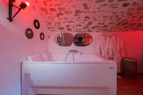 incroyable love room jacuzzi ,Hammam,cinema Apartment in Le Beausset