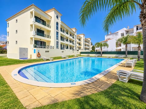 Property building, Garden, Garden view, Pool view, Swimming pool, sunbed