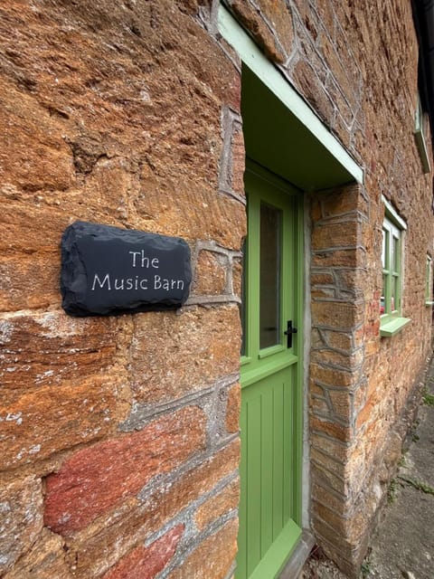 2 Bedroom Cottage in Bower Hinton - The Music Barn! Apartment in South Somerset District
