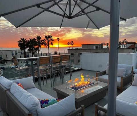 Balcony/Terrace, Seating area, Dining area, Sea view, Sunset