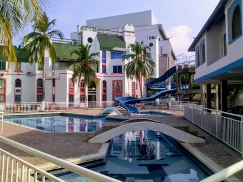 Pool view, Swimming pool, sunbed