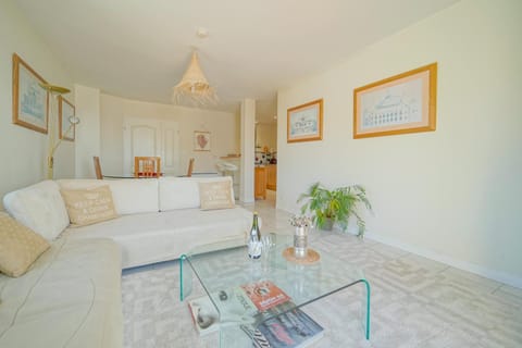 Living room, Lounge or bar, Seating area