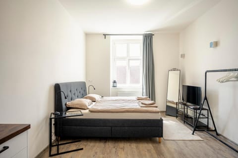 TV and multimedia, Bedroom, City view