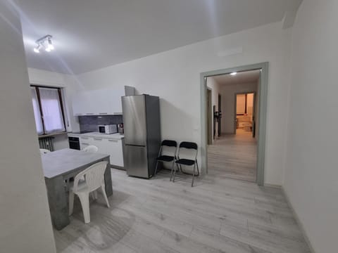 Kitchen or kitchenette, Dining area, oven