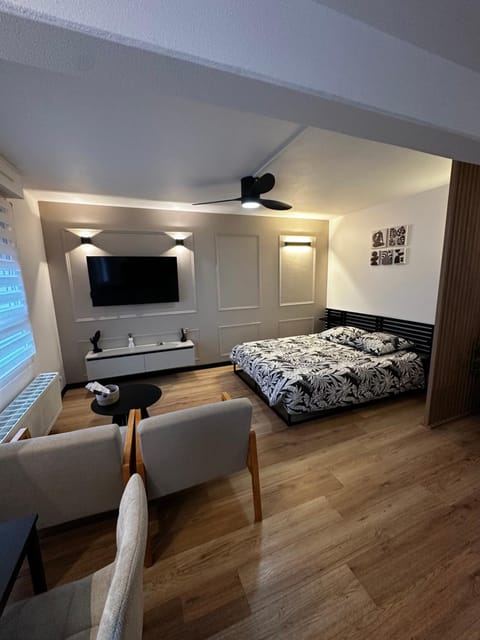 Charmant Studio Neuf, Hypercentre, Parking, Balcon Apartment in Eckbolsheim