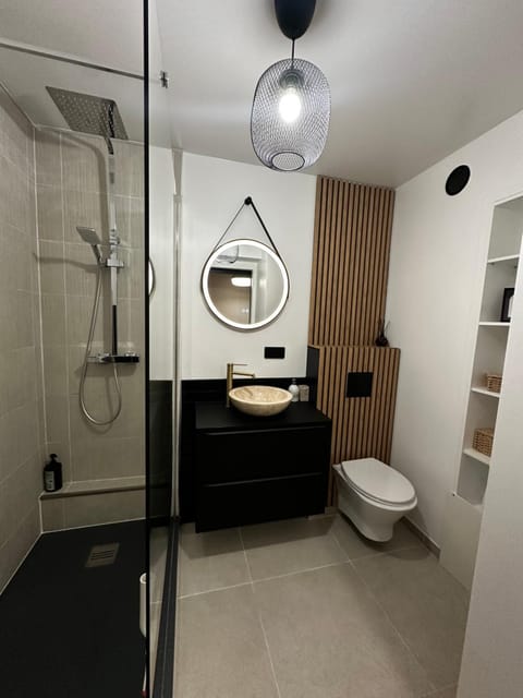 Charmant Studio Neuf, Hypercentre, Parking, Balcon Apartment in Eckbolsheim