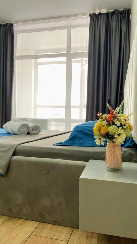 Bed, Living room, Photo of the whole room, Seating area, Bedroom