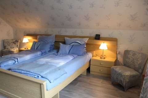 Bed, Living room, Bedroom