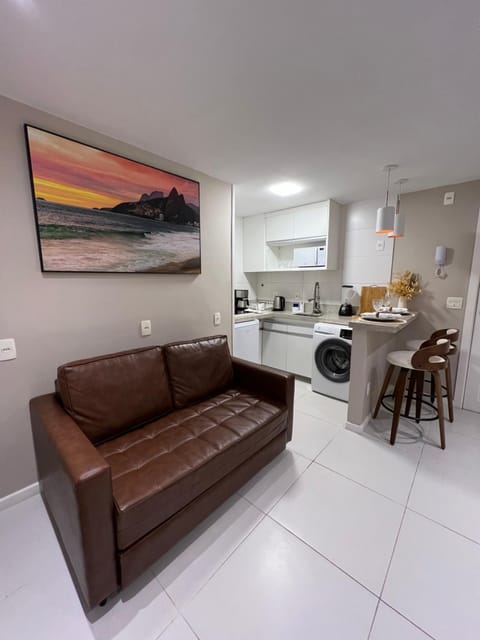 Kitchen or kitchenette, Living room, Seating area, Dining area, minibar, stove